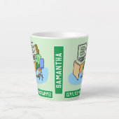 Vrouwelijke computerprogrammeur met naamkeuze latte mok (Voorkant)