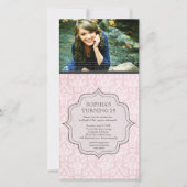 Vrouwelijke dag Wit en Roze Damask Invite (Voorkant)