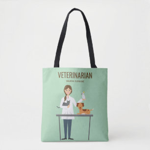Vrouwelijke dierenarts met dieren en aangepaste te tote bag
