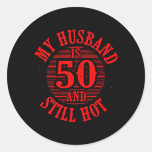 Vrouwelijke echtgenoot 50e verjaardagscadeau Funny Ronde Sticker