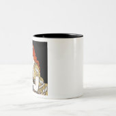 Vrouwelijke journalist op schrijfbureau tweekleurige koffiemok (Center)