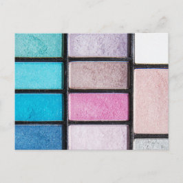 Vrouwelijke kleurrijke make-up artiest briefkaart