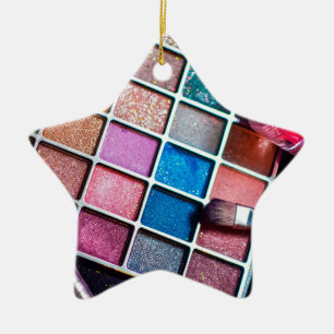 Vrouwelijke kleurrijke make-up artiest keramisch ornament