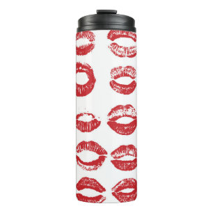 Vrouwelijke lippen hebben een set. Met de hand get Thermosbeker