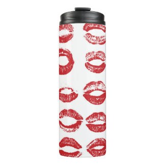 Vrouwelijke lippen hebben een set. Met de hand get Thermosbeker