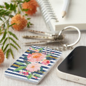 Vrouwelijke moderne chic waterverf bloemen -strepe sleutelhanger (Voorkant Rechts)