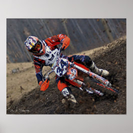 Vrouwelijke MX-coureur in de modder Poster