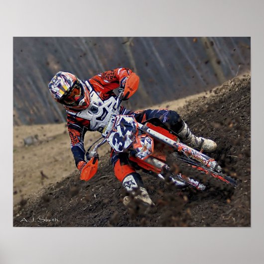 Vrouwelijke MX-coureur in de modder Poster (Voorkant)