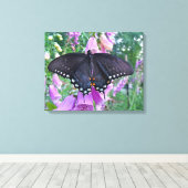 Vrouwelijke pijpbloemvlinder canvas afdruk (Insitu (Houten vloer))