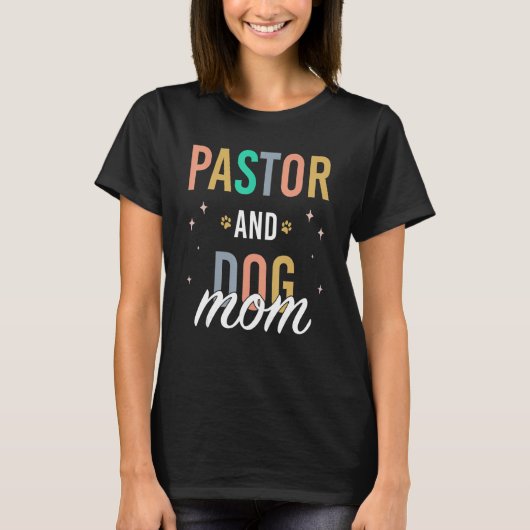 Vrouwelijke predikant en hond t-shirt (Voorkant)