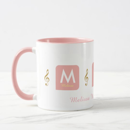 vrouwelijke roze mok voor haar met muzieknota's