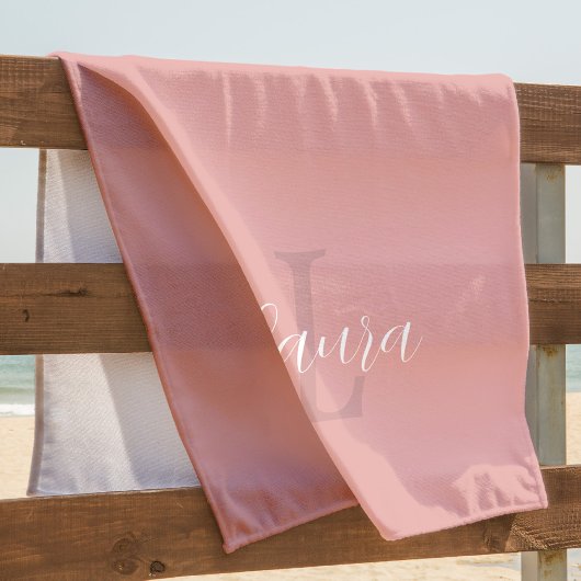 Vrouwelijke roze monogram naam script gepersonalis strandlaken