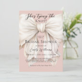 Vrouwelijke strik Ze bindt de knoop Vrijgezellenfe Kaart (Staand voorkant)