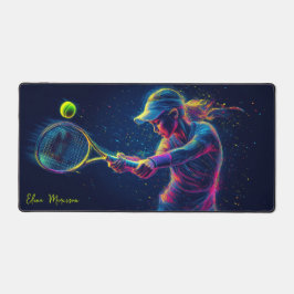 Vrouwelijke tennisser slaat bal bureaumat