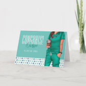 Vrouwelijke verpleegster afstudeercongratulaties kaart (Voorkant)