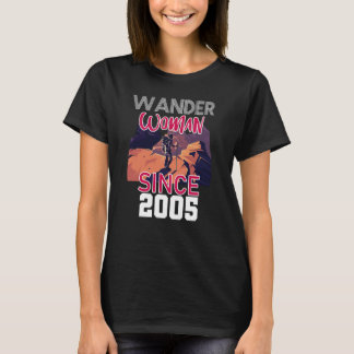 Vrouwelijke vrouw sinds 2005 t-shirt