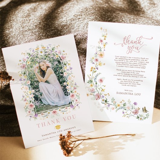 Vrouwelijke Wildflower Meadow Afstuderen Foto Bedankkaart