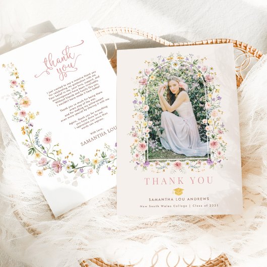 Vrouwelijke Wildflower Meadow Afstuderen Foto Bedankkaart