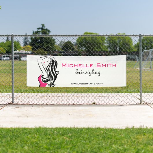 Vrouwelijke zwarte en roze mode meisje haarstyling spandoek (Insitu)