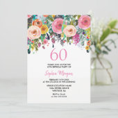Vrouwen 60e verjaardag nodigt roze bloemen uit kaart (Staand voorkant)