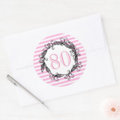 Vrouwen 80ste verjaardag Roze Wit Zwart Swirly Ronde Sticker (Envelop)