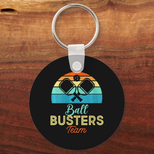 Vrouwen Bal Busters Grappig Pickleball Team V-hals Sleutelhanger (Voorkant)
