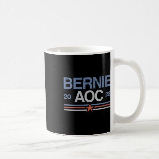 Vrouwen Bernie Sanders en AOC V-neck Koffiemok (Rechts)