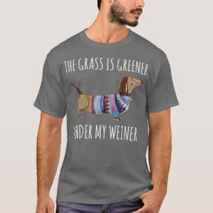 Vrouwen De gras is groener onder mijn WeinerDog-mo T-shirt