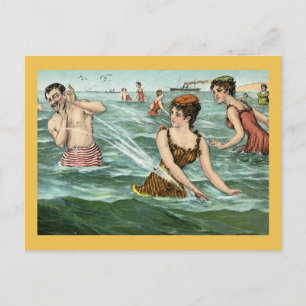 Vrouwen die aan de  strand vriezen briefkaart