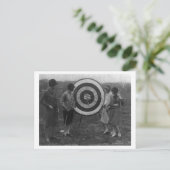 Vrouwen die de Foto van het Doel van de Archery on Briefkaart (Staand voorkant)