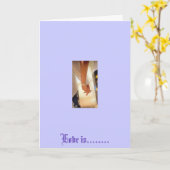 vrouwen die handen vasthouden, Liefde is........ Kaart (Gele Bloem)