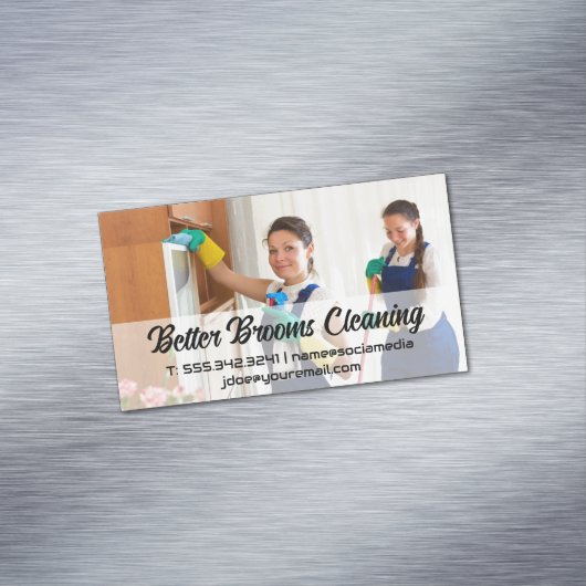 Vrouwen die het huishouden schoonmaken magnetisch visitekaartje (Voorbeeld)