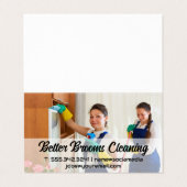 Vrouwen die het huishouden schoonmaken visitekaartje (Buitenkant ongevouwen)