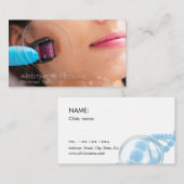 Vrouwen die huidbehandeling met dermaroller krijge visitekaartje (Voorkant / Achterkant)