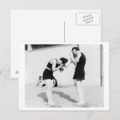 Vrouwen die hun haar drogen in het strand briefkaart (Voorkant / Achterkant)