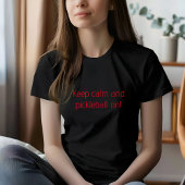 Vrouwen die leven door Pickleball rode letter T-shirt