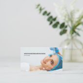 Vrouwen die microdermabrasie huidbehandeling krijg visitekaartje (Staand voorkant)