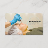 Vrouwen die micronedele huidbehandeling krijgen visitekaartje (Voorkant)