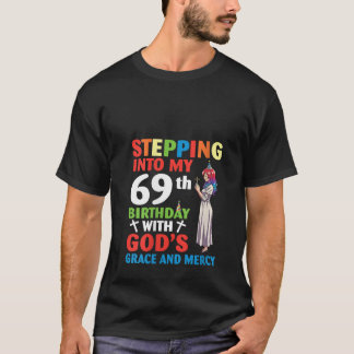 Vrouwen die mijn 69e verjaardag binnentreden met G T-shirt
