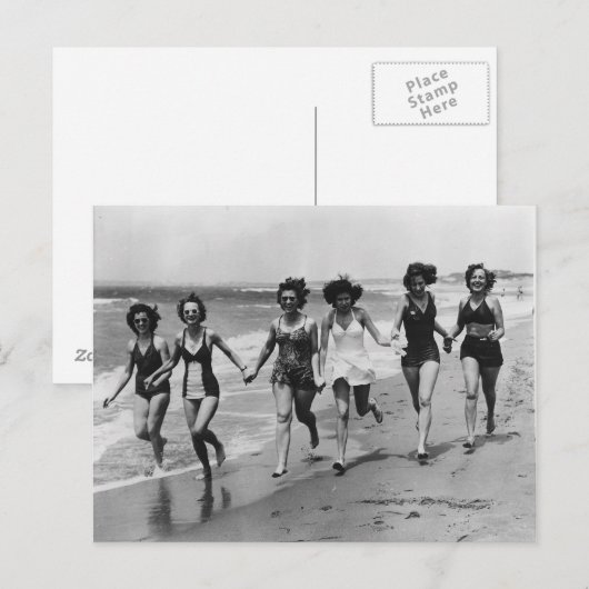  vrouwen die op het strand lopen briefkaart (Voorkant / Achterkant)