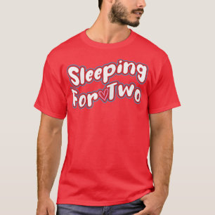 Vrouwen die slapen voor twee Naturen Zwangerschap T-shirt
