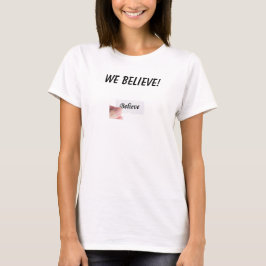 Vrouwen die T-shirt stromen - We geloven