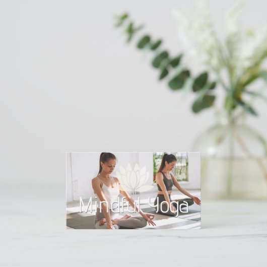 Vrouwen die Yoga-Meditation beoefenen | Lotus Flow Visitekaartje (Staand voorkant)