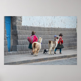 Vrouwen en alpaca's, Cusco, Peru Poster