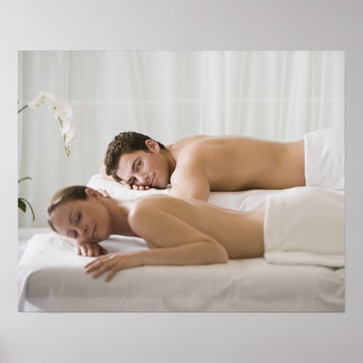 vrouwen en man op massagebanken poster (Voorkant)