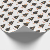 Vrouwen gekleed in de zwarte kerstboom, wit cadeaupapier (Hoek)