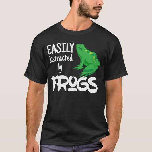 Vrouwen gemakkelijk afgeleid door kikkers achtertu t-shirt (Voorkant)