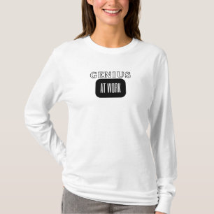 Vrouwen 'GENIUS OP HET WERK' Grappig citaat T-shirt