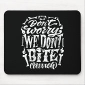 Vrouwen Grappig Skeleton Grap We bijten niet veel Muismat (Voorkant)