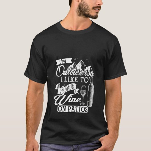 Vrouwen Ik ben buiten Ik Drink graag wijn op patio T-shirt (Voorkant)